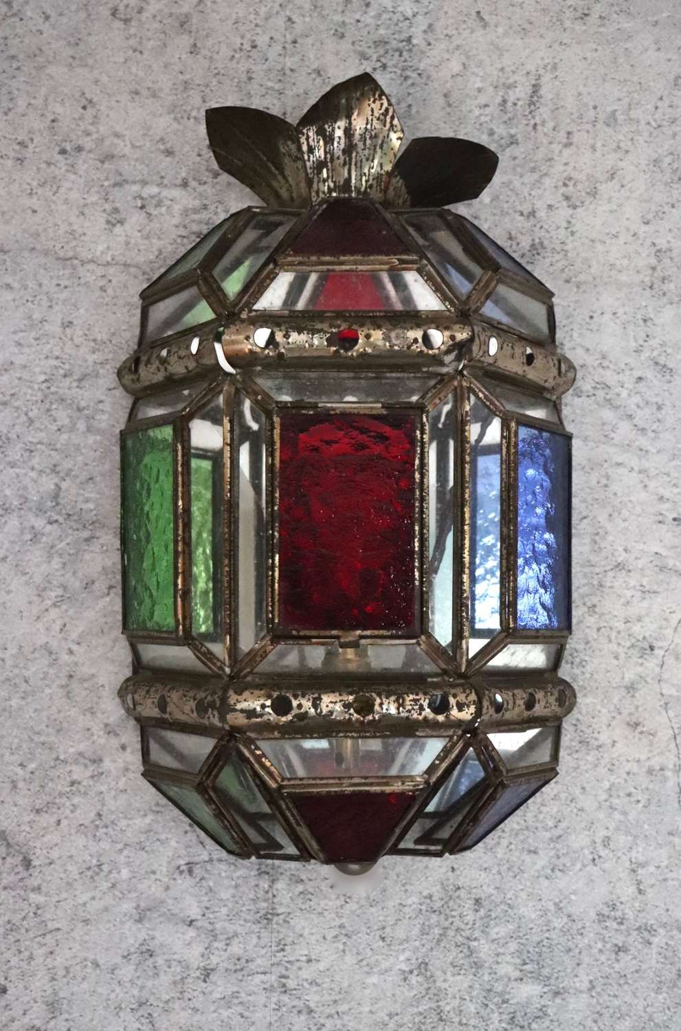 Wall lantern with coloured glass
