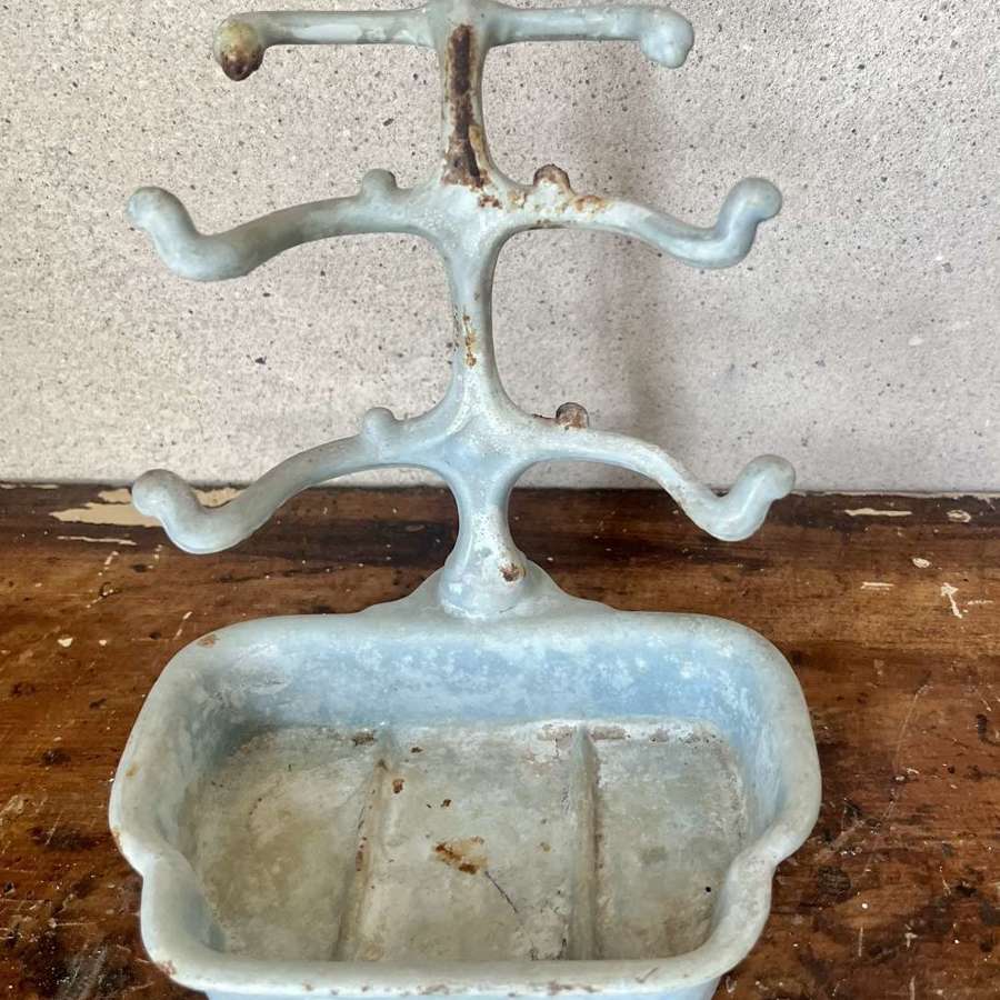 Cast iron French soap dish